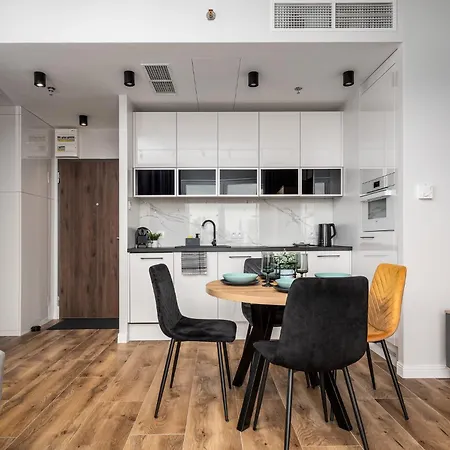 Wola Tower Deluxe Separate Bedroom With Free Garage - By Perfect *