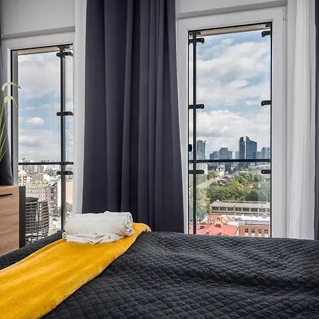 Wola Tower Deluxe Separate Bedroom With Free Garage - By Perfect