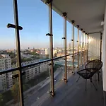 Wola Tower Deluxe Separate Bedroom With Free Garage - By Perfect Apartment