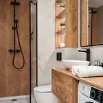 Wola Tower Deluxe Separate Bedroom With Free Garage - By Perfect * Warsaw