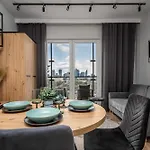 Wola Tower Deluxe Separate Bedroom With Free Garage - By Perfect * Warsaw