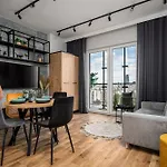 Wola Tower Deluxe Separate Bedroom With Free Garage - By Perfect Apartment
