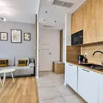 شقة Wola Tower Deluxe Separate Bedroom With Free Garage - By Perfect