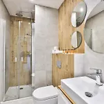 شقة Wola Tower Deluxe Separate Bedroom With Free Garage - By Perfect وارسو