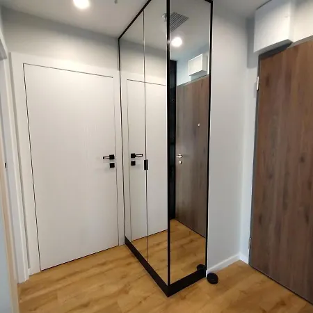 Daire Wola Tower Deluxe Separate Bedroom With Free Garage - By Perfect