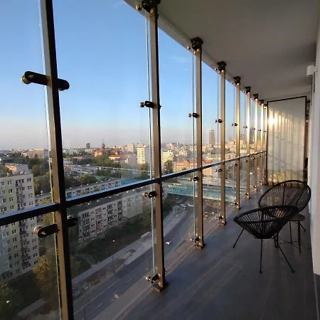 Wola Tower Deluxe Separate Bedroom With Free Garage - By Perfect Apartment
