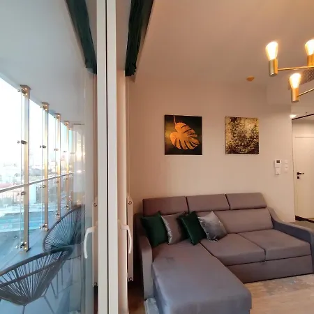 Wola Tower Deluxe Separate Bedroom With Free Garage - By Perfect Apartment *