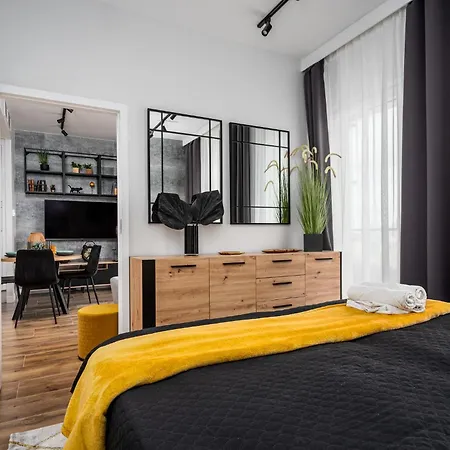 Wola Tower Deluxe Separate Bedroom With Free Garage - By Perfect