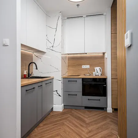 Wola Tower Deluxe Separate Bedroom With Free Garage - By Perfect