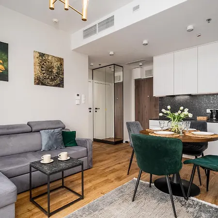 Wola Tower Deluxe Separate Bedroom With Free Garage - By Perfect *