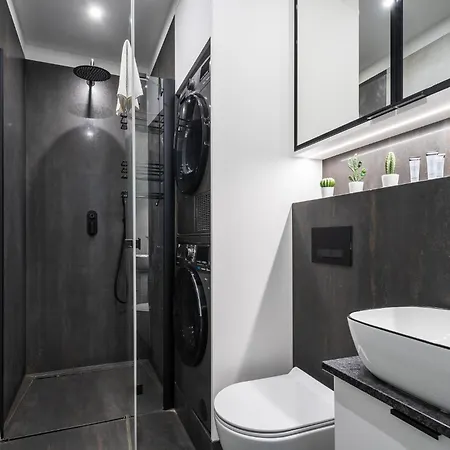 Wola Tower Deluxe Separate Bedroom With Free Garage - By Perfect Daire Varşova