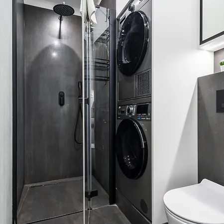 Wola Tower Deluxe Separate Bedroom With Free Garage - By Perfect Varşova