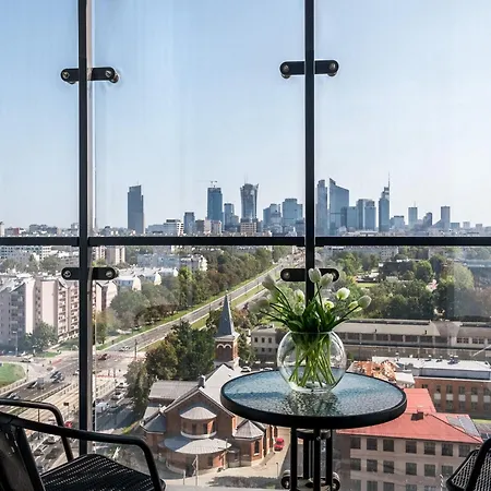 Daire Wola Tower Deluxe Separate Bedroom With Free Garage - By Perfect Varşova