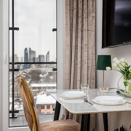 Apartman Wola Tower Deluxe Separate Bedroom With Free Garage - By Perfect