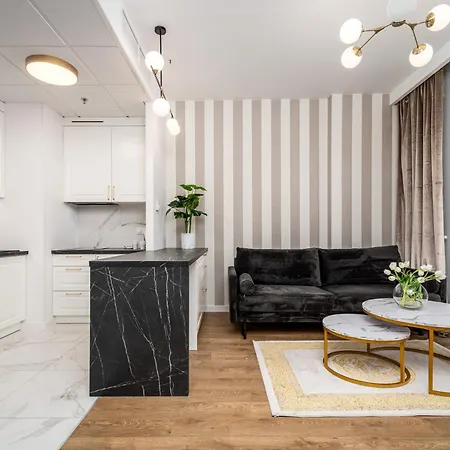 Daire Wola Tower Deluxe Separate Bedroom With Free Garage - By Perfect Varşova
