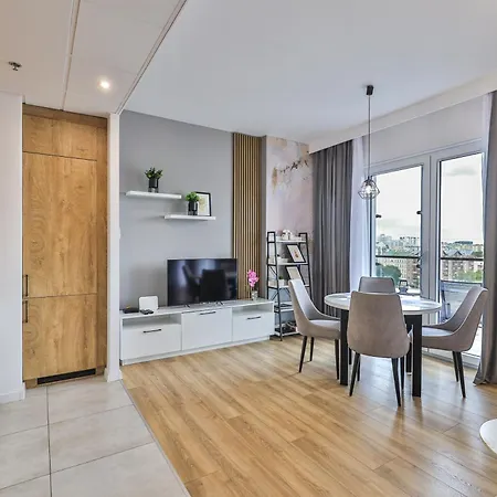 Wola Tower Deluxe Separate Bedroom With Free Garage - By Perfect * Warschau