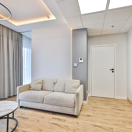 Wola Tower Deluxe Separate Bedroom With Free Garage - By Perfect