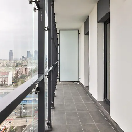 Wola Tower Deluxe Separate Bedroom With Free Garage - By Perfect * Varsóvia