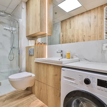 Wola Tower Deluxe Separate Bedroom With Free Garage - By Perfect *