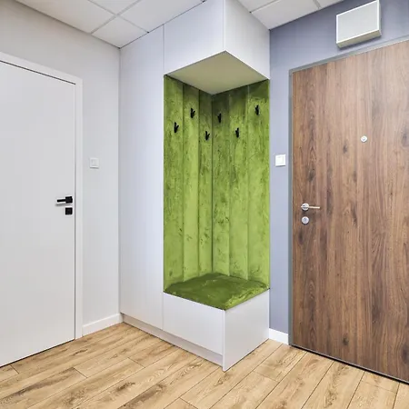 Wola Tower Deluxe Separate Bedroom With Free Garage - By Perfect