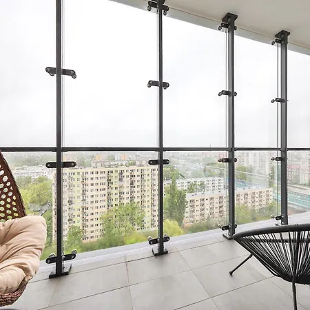 Wola Tower Deluxe Separate Bedroom With Free Garage - By Perfect Daire *
