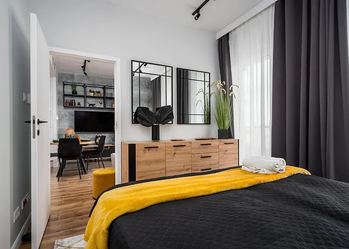 Wola Tower Deluxe Separate Bedroom With Free Garage - By Perfect