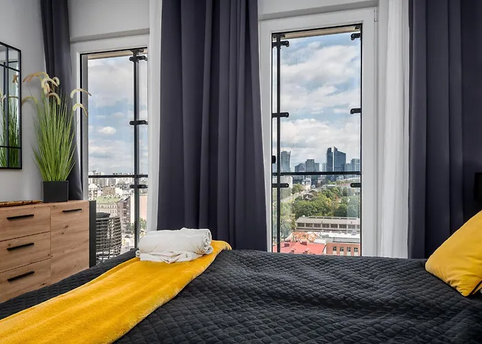 Wola Tower Deluxe Separate Bedroom With Free Garage - By Perfect