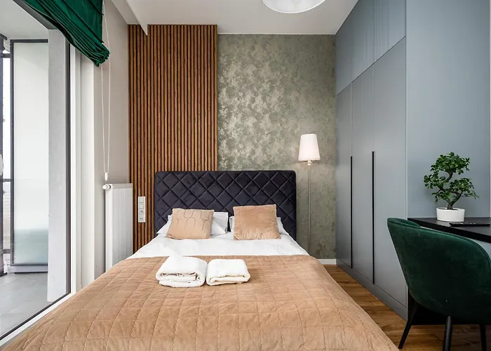 Apartment Wola Tower Deluxe Separate Bedroom With Free Garage - By Perfect