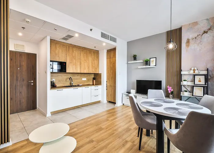 Wola Tower Deluxe Separate Bedroom With Free Garage - By Perfect Apartment *