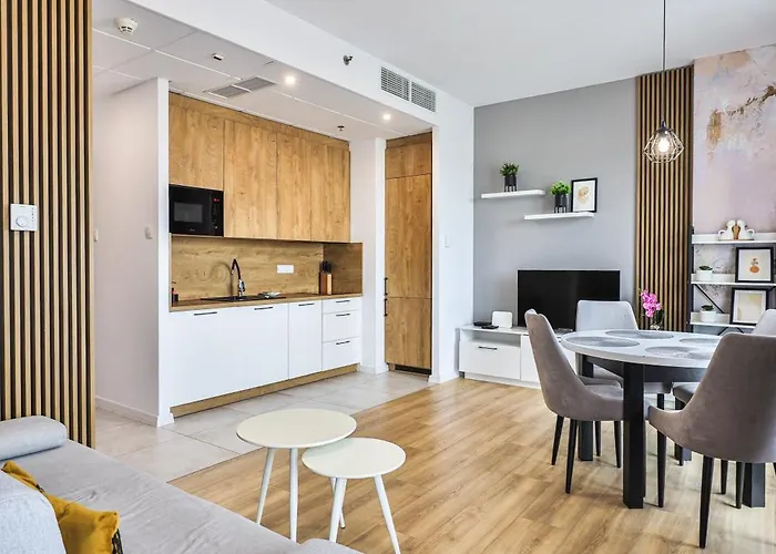 Wola Tower Deluxe Separate Bedroom With Free Garage - By Perfect Apartment *