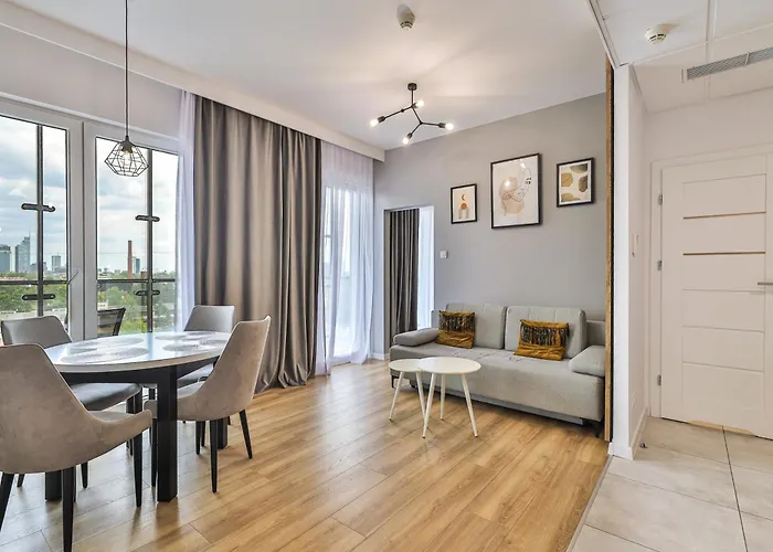 Wola Tower Deluxe Separate Bedroom With Free Garage - By Perfect