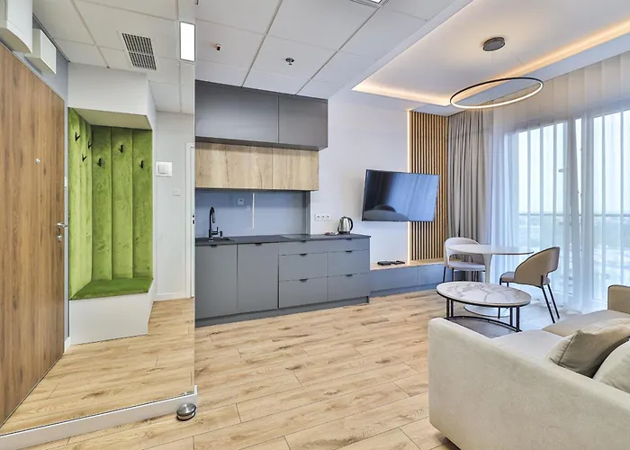 Wola Tower Deluxe Separate Bedroom With Free Garage - By Perfect Apartment