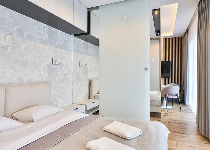 Wola Tower Deluxe Separate Bedroom With Free Garage - By Perfect Warsaw