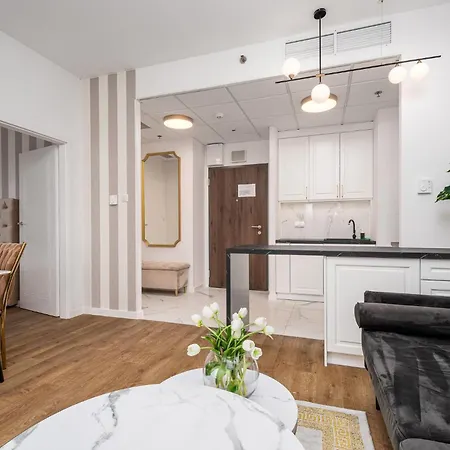 Wola Tower Deluxe Separate Bedroom With Free Garage - By Perfect