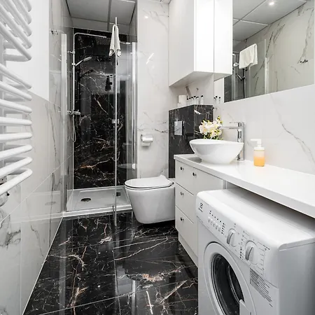 Wola Tower Deluxe Separate Bedroom With Free Garage - By Perfect Daire Varşova