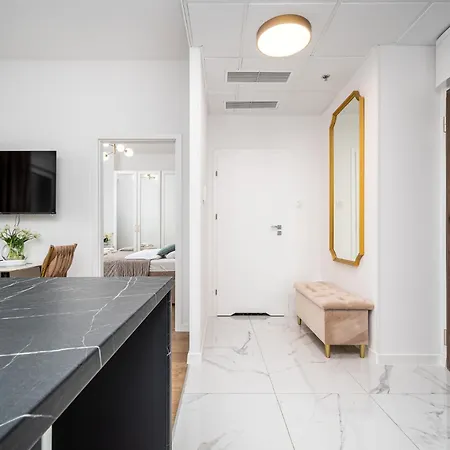 Wola Tower Deluxe Separate Bedroom With Free Garage - By Perfect *