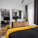 Wola Tower Deluxe Separate Bedroom With Free Garage - By Perfect