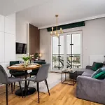 Wola Tower Deluxe Separate Bedroom With Free Garage - By Perfect * Varsóvia