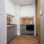 Wola Tower Deluxe Separate Bedroom With Free Garage - By Perfect