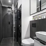 Wola Tower Deluxe Separate Bedroom With Free Garage - By Perfect Apartamento Varsóvia