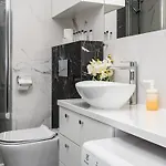 Wola Tower Deluxe Separate Bedroom With Free Garage - By Perfect Apartamento *