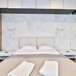 Wola Tower Deluxe Separate Bedroom With Free Garage - By Perfect Apartamento