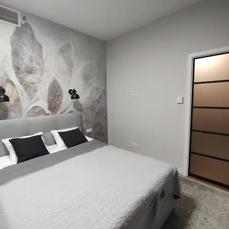Wola Tower Deluxe Separate Bedroom With Free Garage - By Perfect 바르샤바