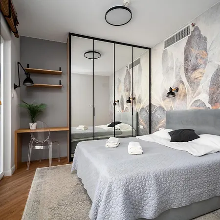 Wola Tower Deluxe Separate Bedroom With Free Garage - By Perfect 바르샤바