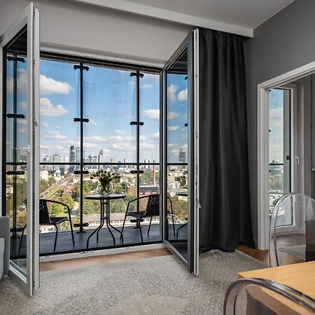 Wola Tower Deluxe Separate Bedroom With Free Garage - By Perfect * 바르샤바