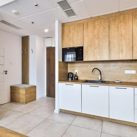 Wola Tower Deluxe Separate Bedroom With Free Garage - By Perfect 바르샤바