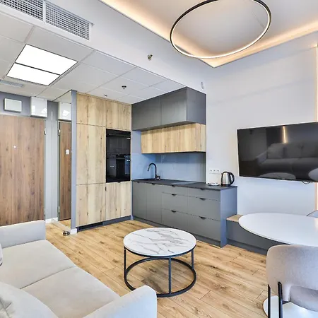Wola Tower Deluxe Separate Bedroom With Free Garage - By Perfect 바르샤바