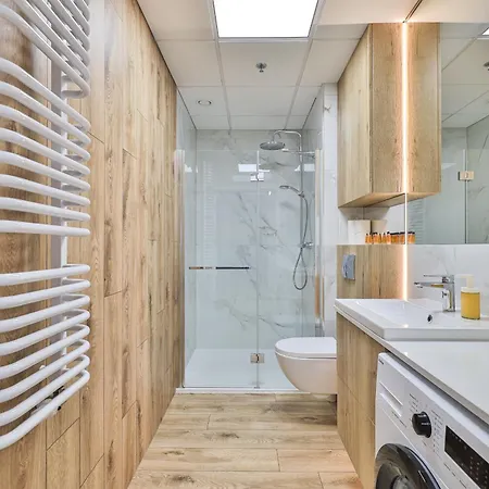 아파트 Wola Tower Deluxe Separate Bedroom With Free Garage - By Perfect 바르샤바