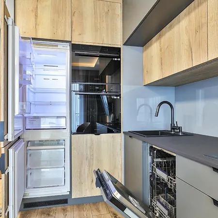 Wola Tower Deluxe Separate Bedroom With Free Garage - By Perfect 아파트 *