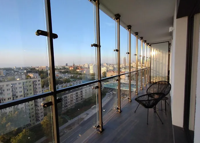 Wola Tower Deluxe Separate Bedroom With Free Garage - By Perfect Apartament